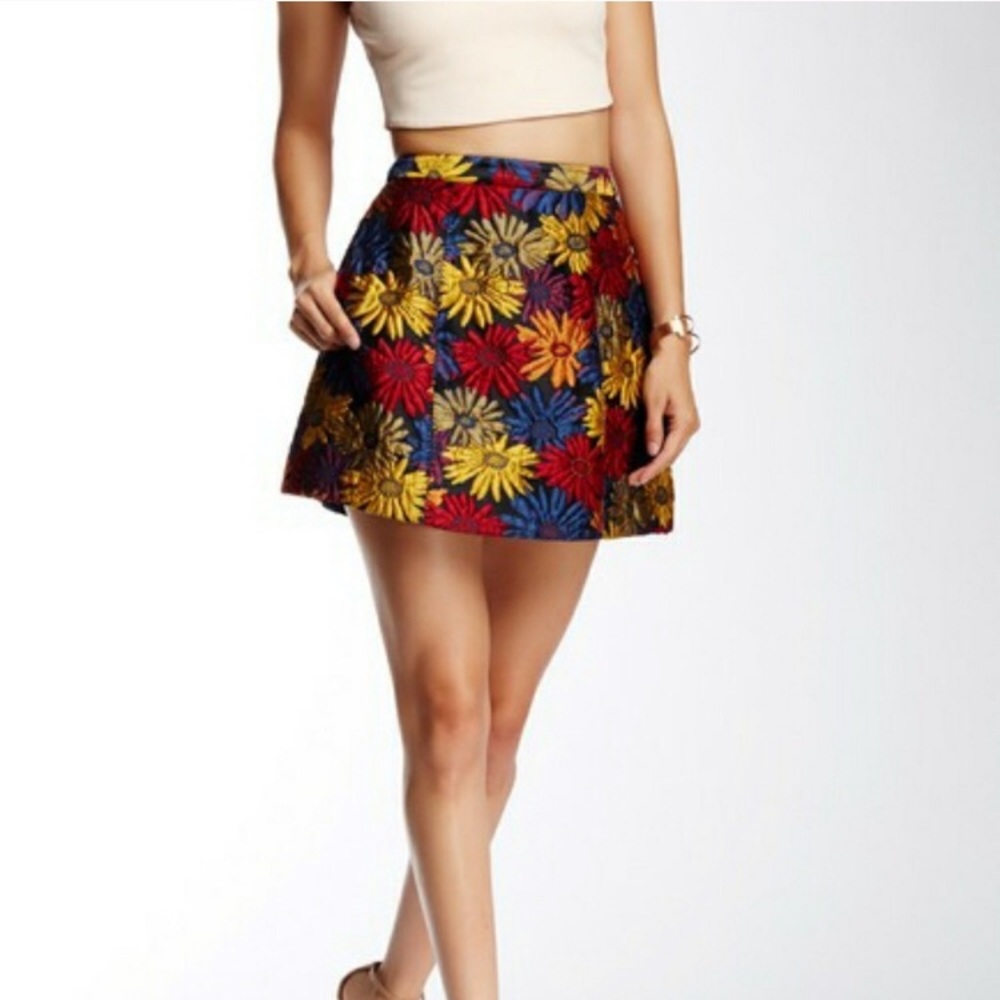 Alice + Olivia	Loran Structured Lantern Skirt